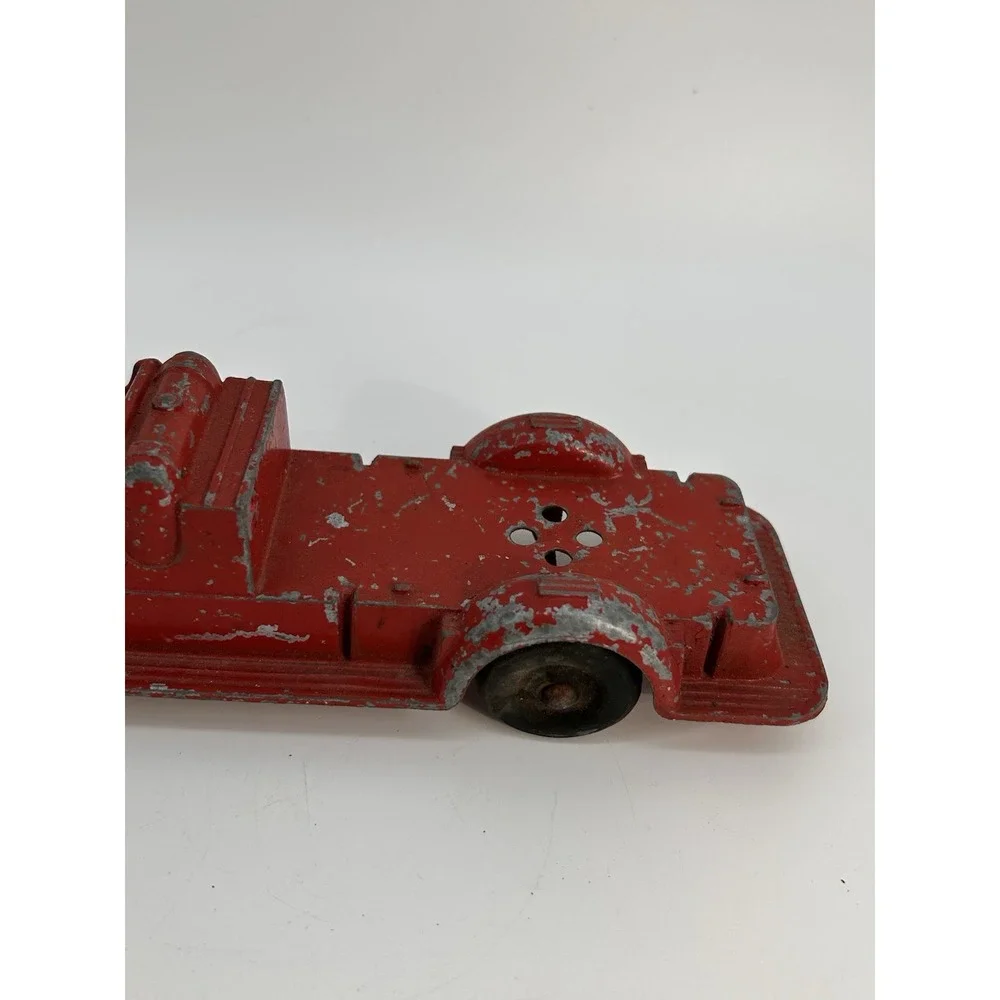 Vintage Hubley Kiddie Toy Die Cast Fire Truck w/Driver # 473